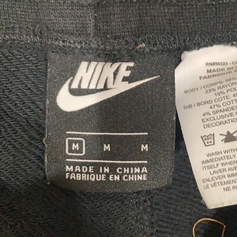 𝅺NIKE Catching Air Alumni Shorts - Picture 3 of 3
